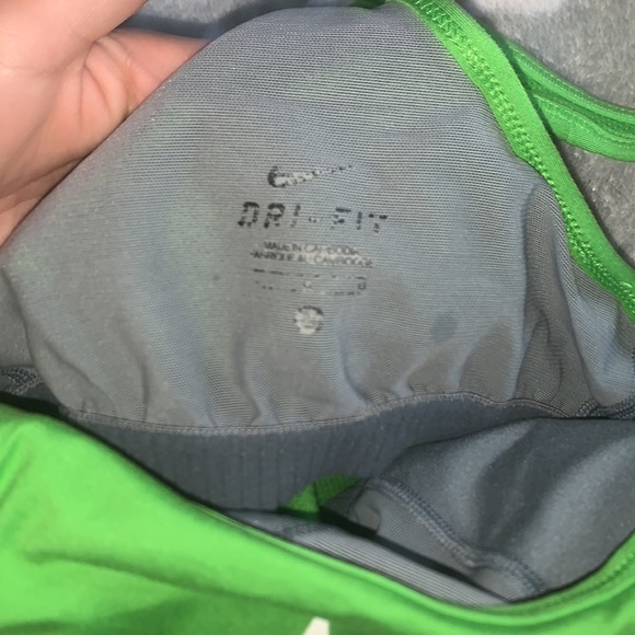 green womens nike dri fit running shirt - Picture 3 of 4